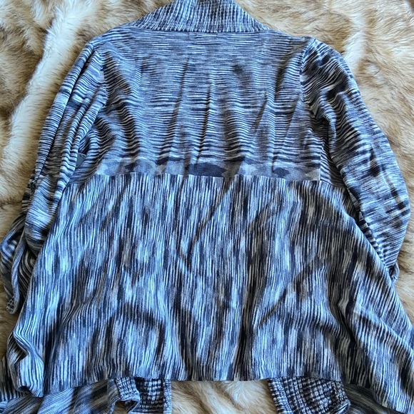 NWOT Asymmetrical Patterned Cardigan - Picture 3 of 3